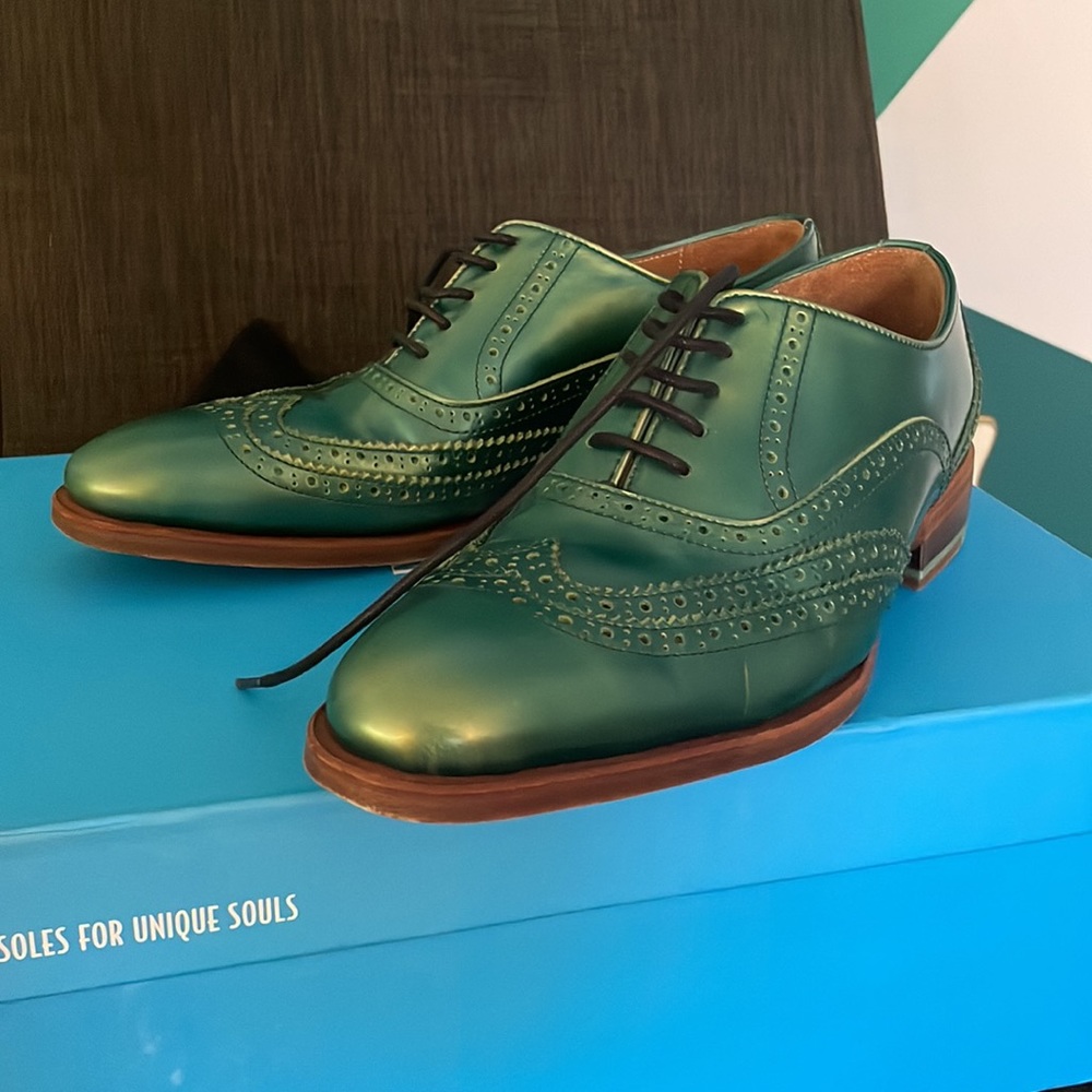 Men 8/Womens 10 John Fluevog Toledo The Getaways Wingtip in Green Metallic